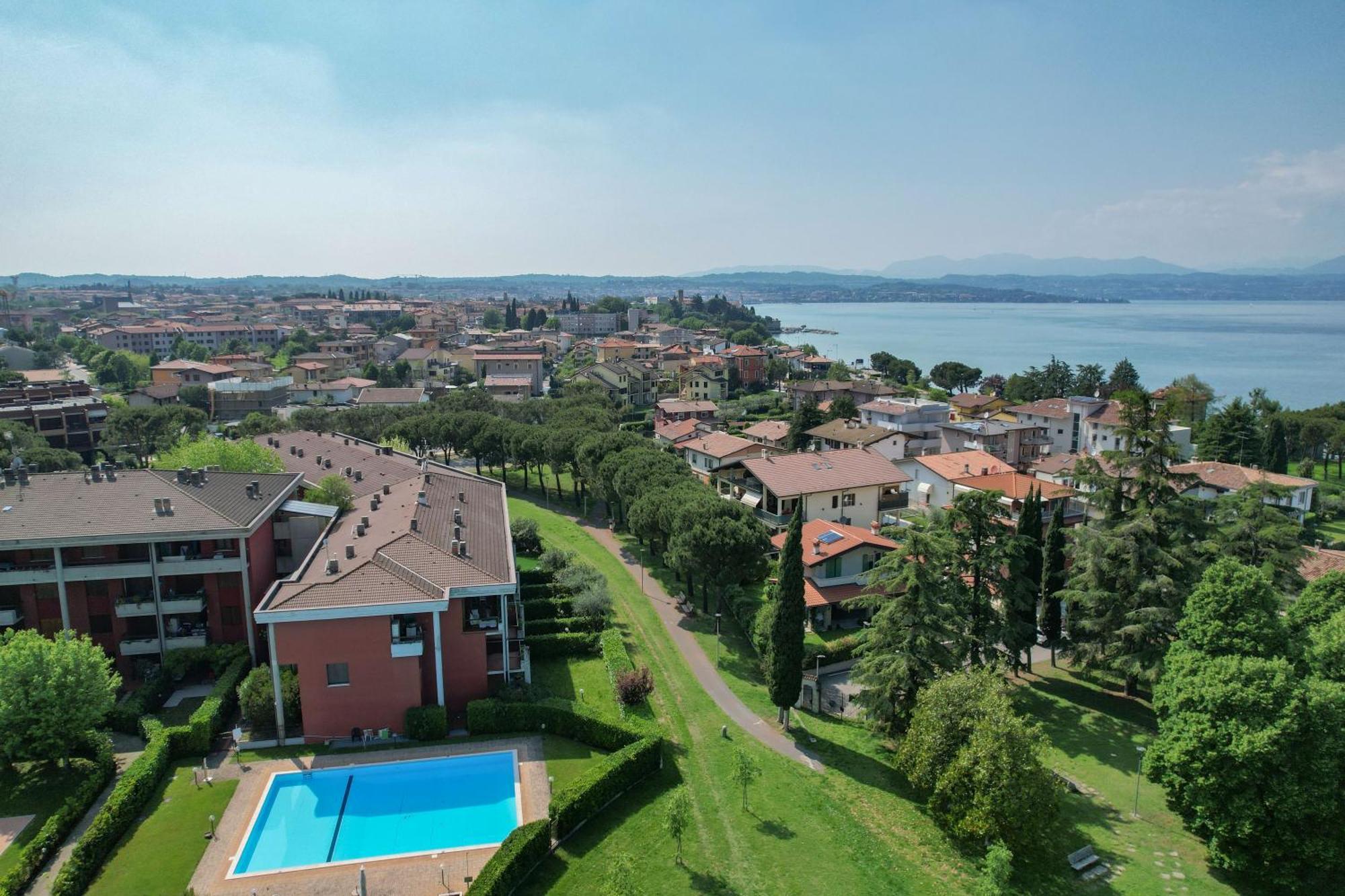 Breeze Apartment Дезенцано-дель-Гарда Екстер'єр фото