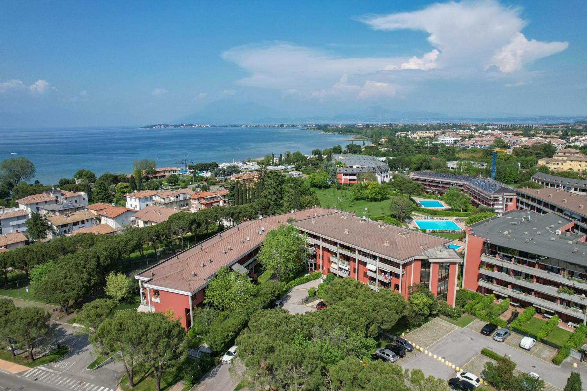 Breeze Apartment Дезенцано-дель-Гарда Екстер'єр фото