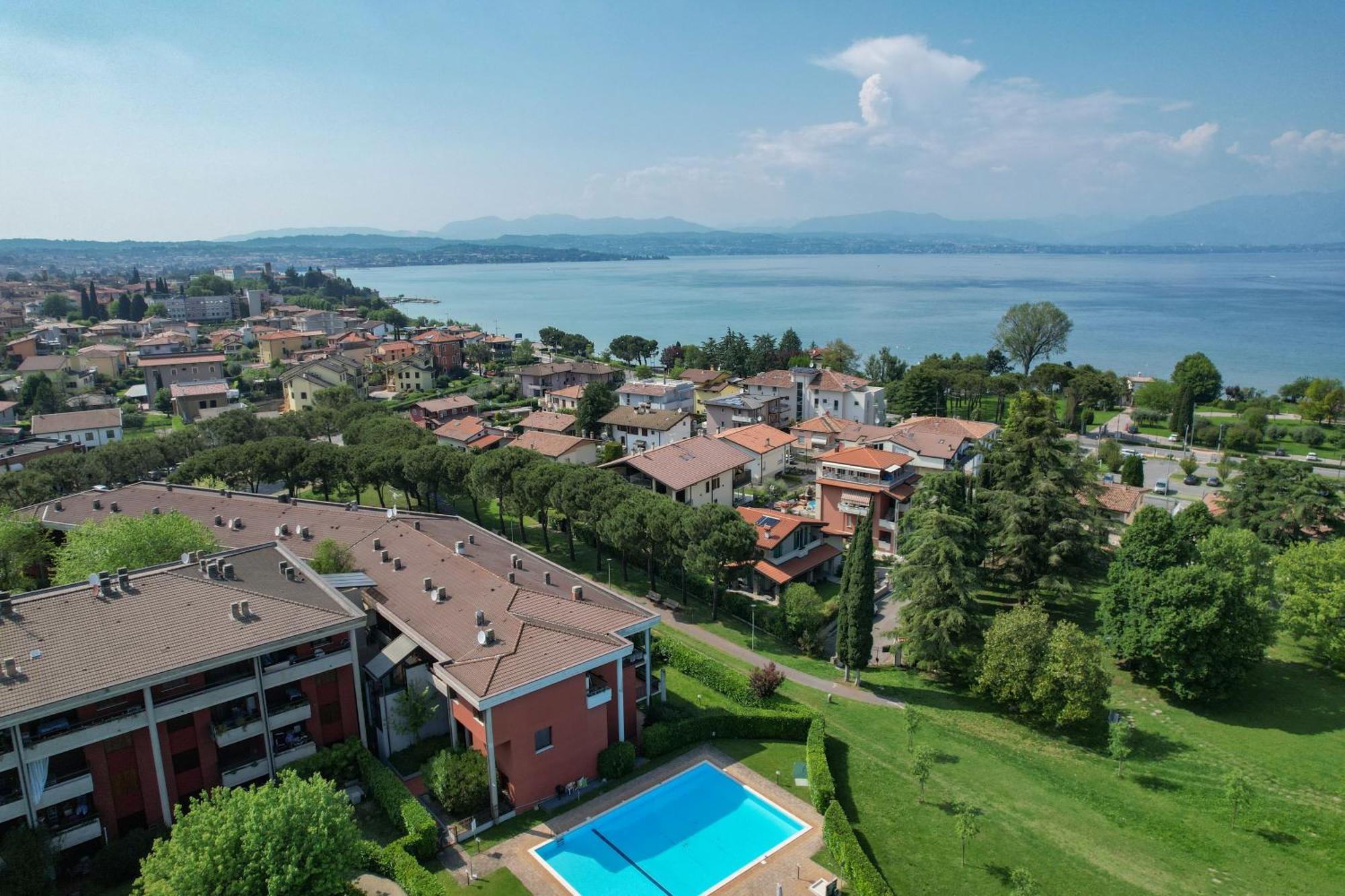Breeze Apartment Дезенцано-дель-Гарда Екстер'єр фото