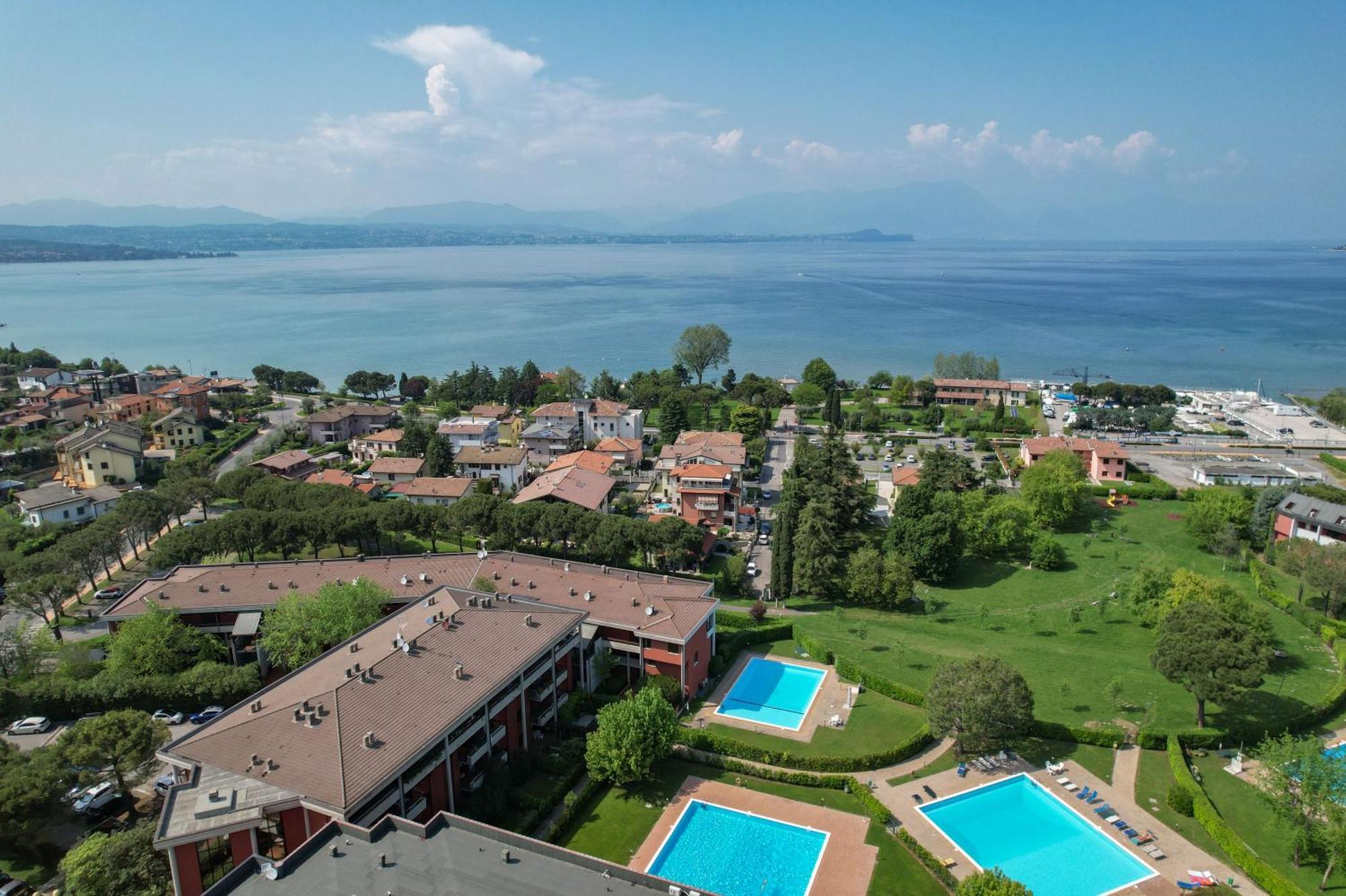 Breeze Apartment Дезенцано-дель-Гарда Екстер'єр фото