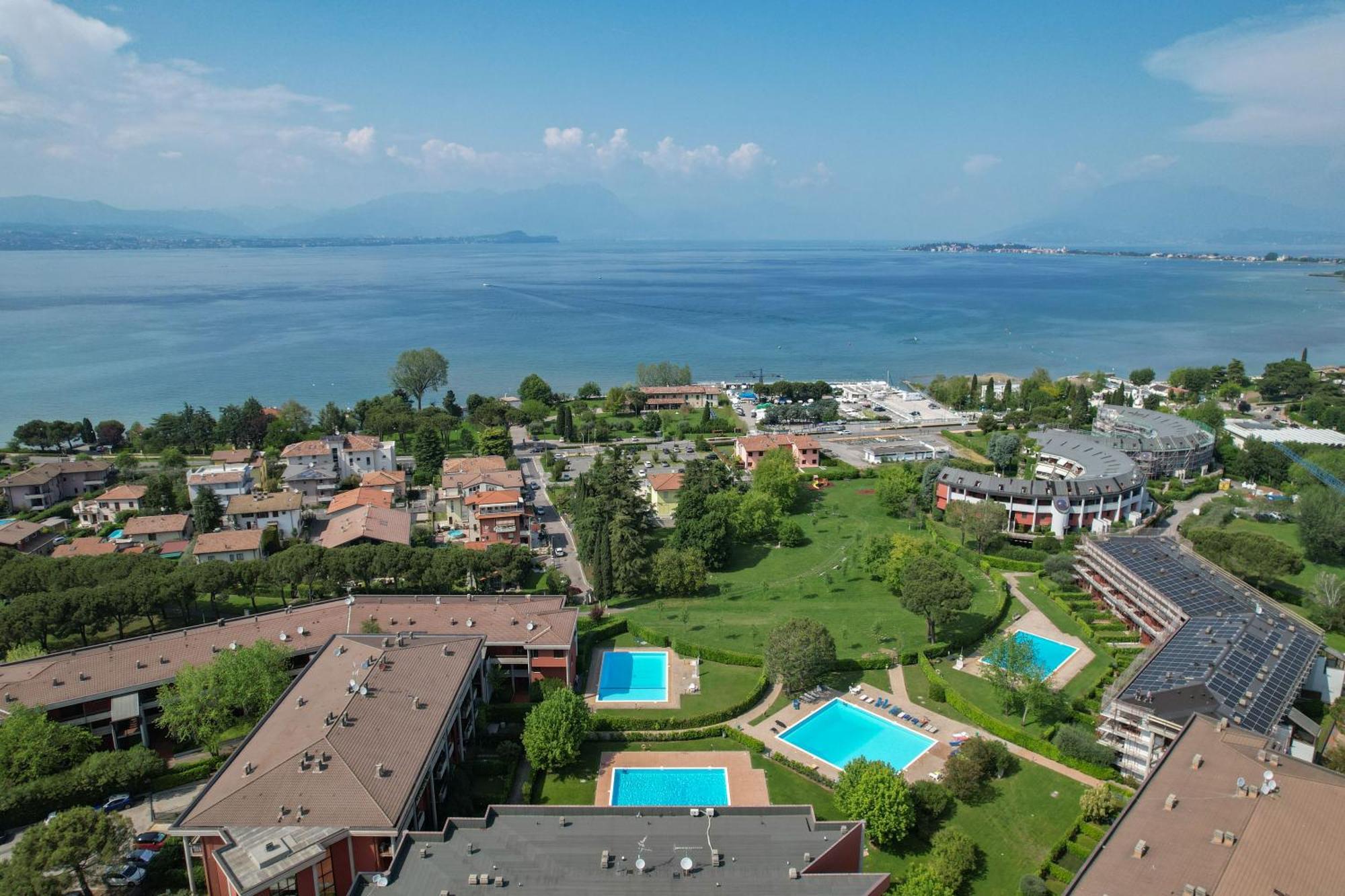 Breeze Apartment Дезенцано-дель-Гарда Екстер'єр фото